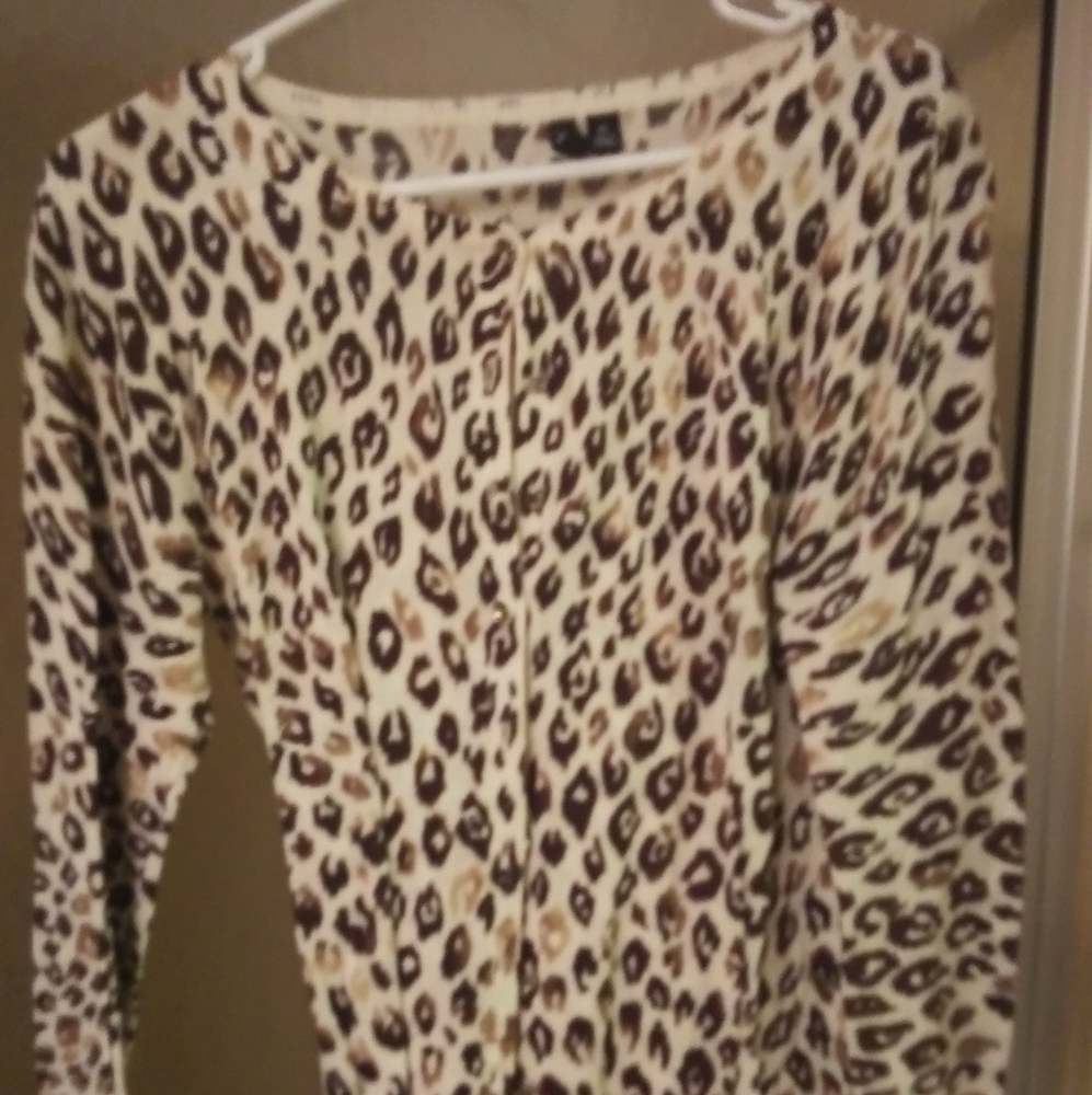 4 Cardigans - Picture 5 of 8